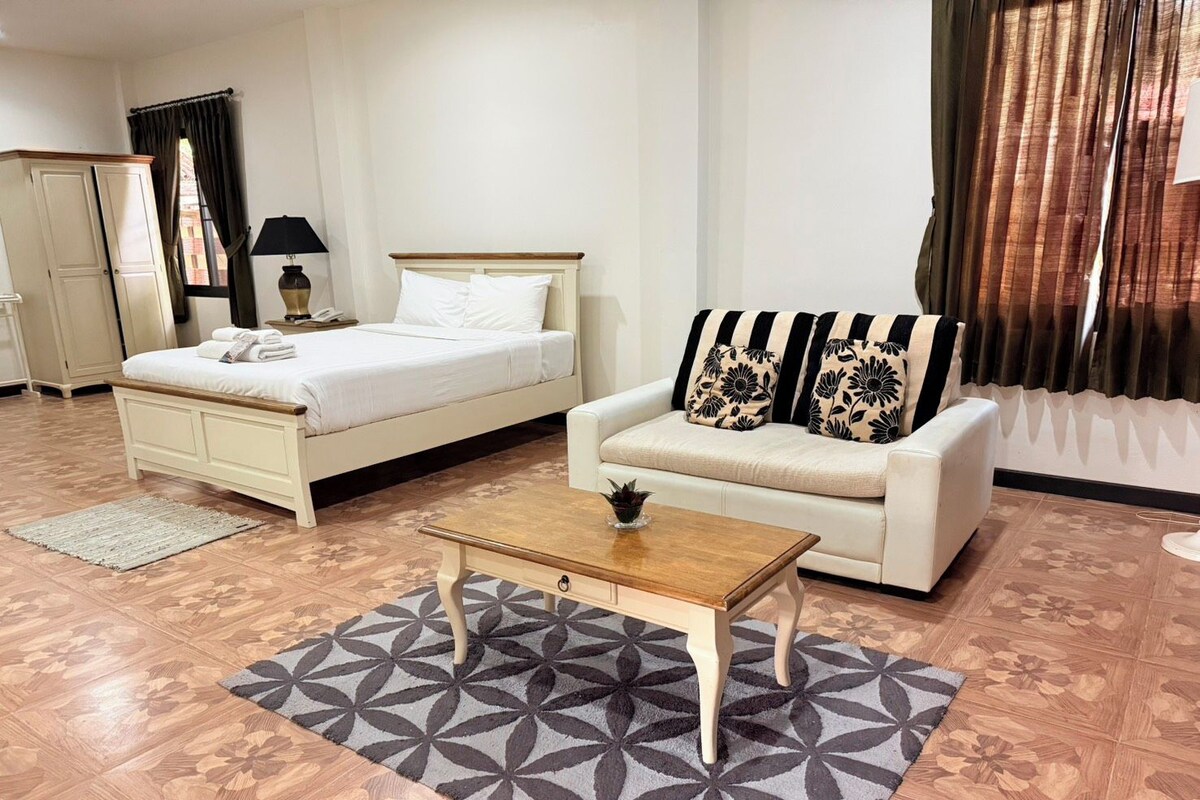 Executive Deluxe | Roupas de cama antialérgicas, cofres nos quartos, escrivaninha