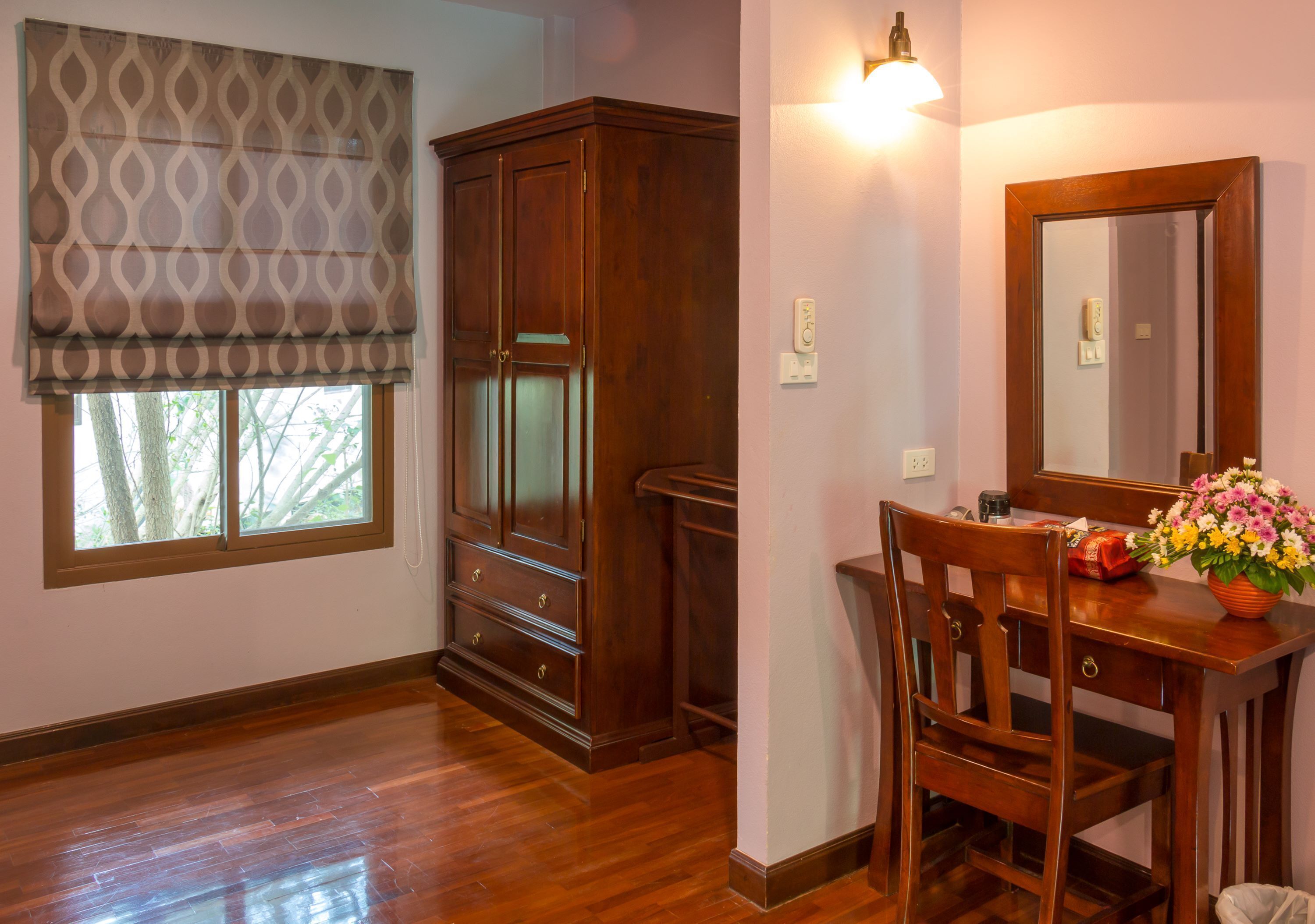 deluxe double or twin room | living area | 31-inch tv with satellite channels