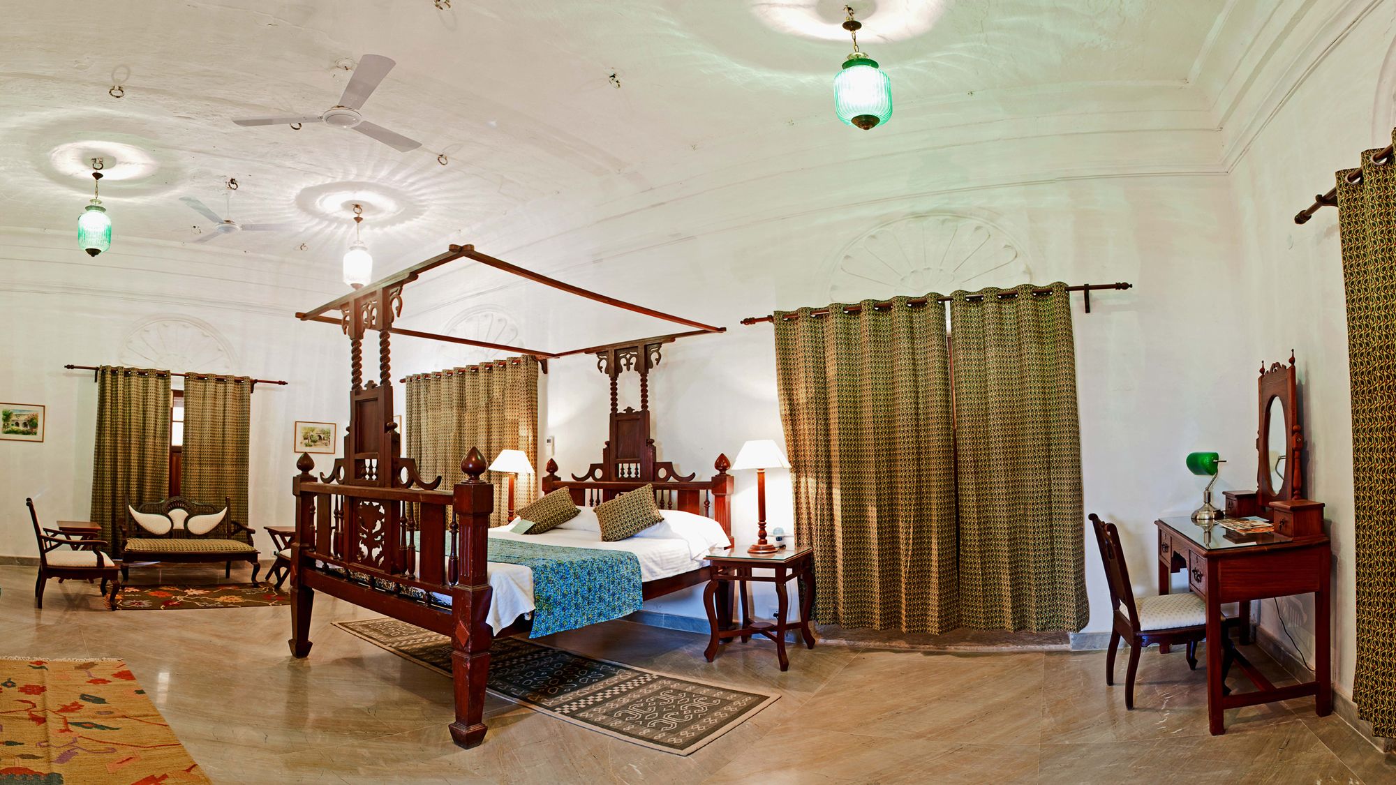 heritage royal | minibar, desk, free wifi, bed sheets