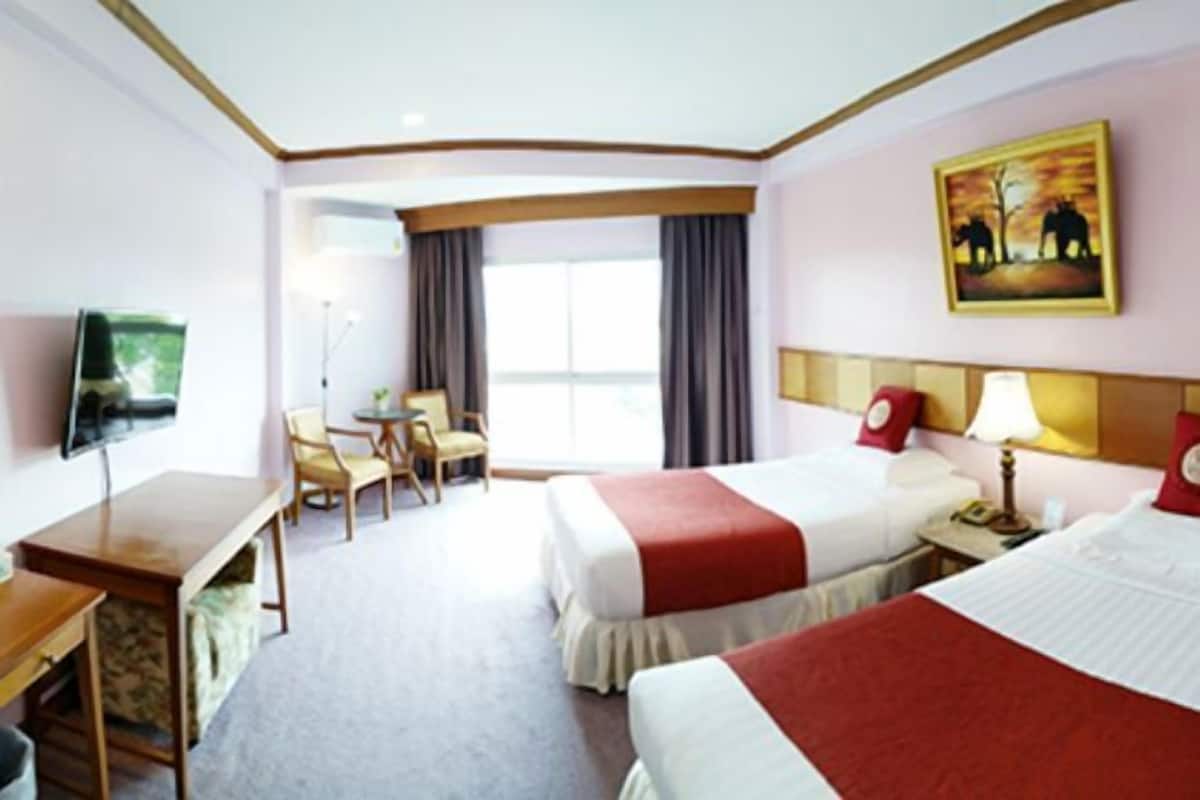 Hochwertige Bettwaren, Minibar, Zimmersafe, Schreibtisch