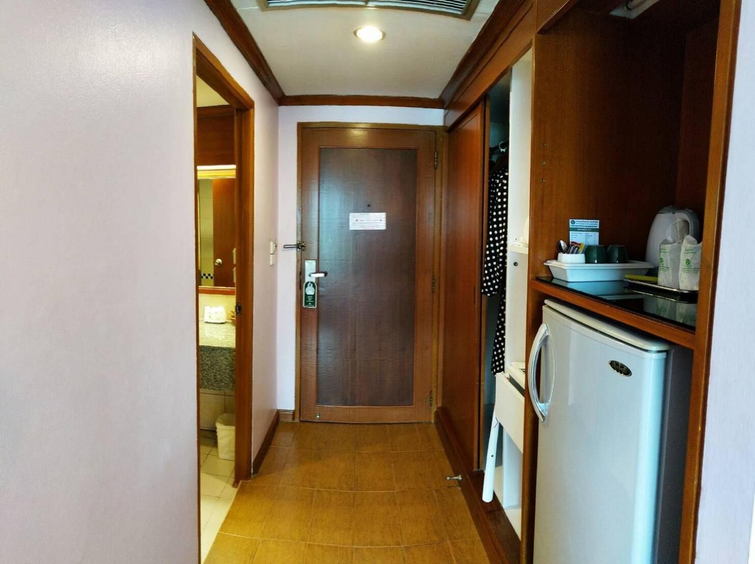 deluxe twin room | premium bedding, minibar, in-room safe, desk