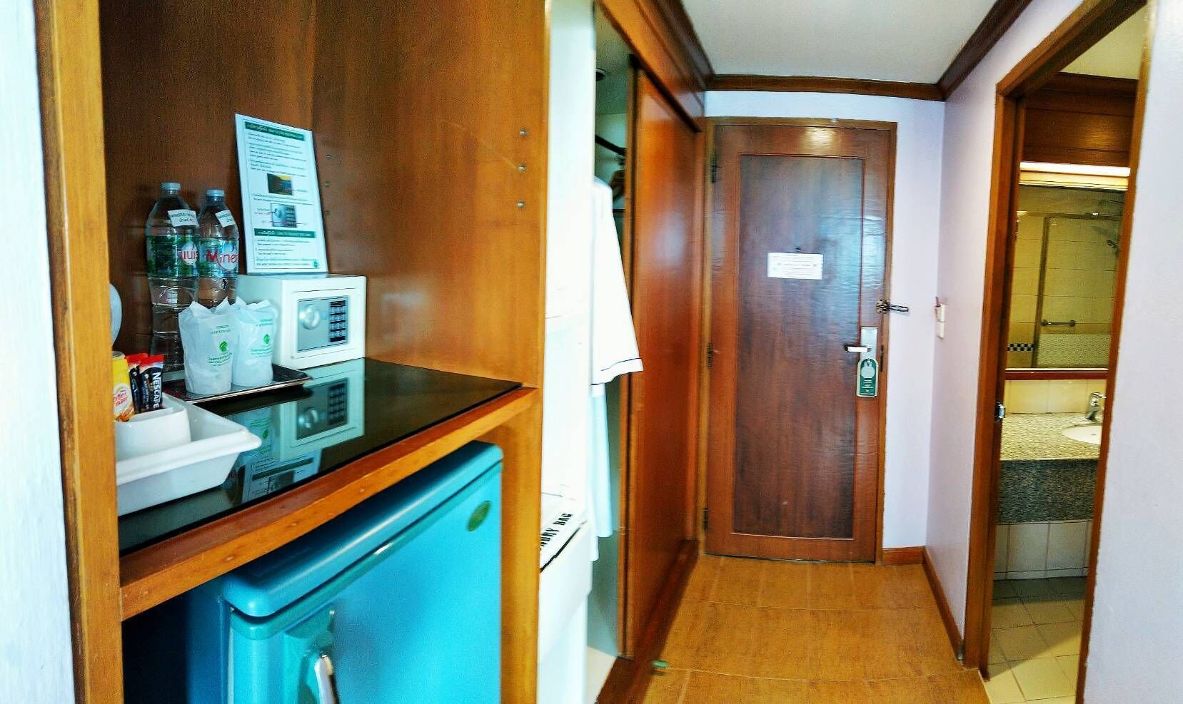 deluxe twin room | premium bedding, minibar, in-room safe, desk