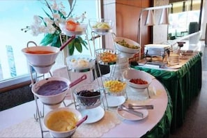 Daily buffet breakfast (THB 200 per person)