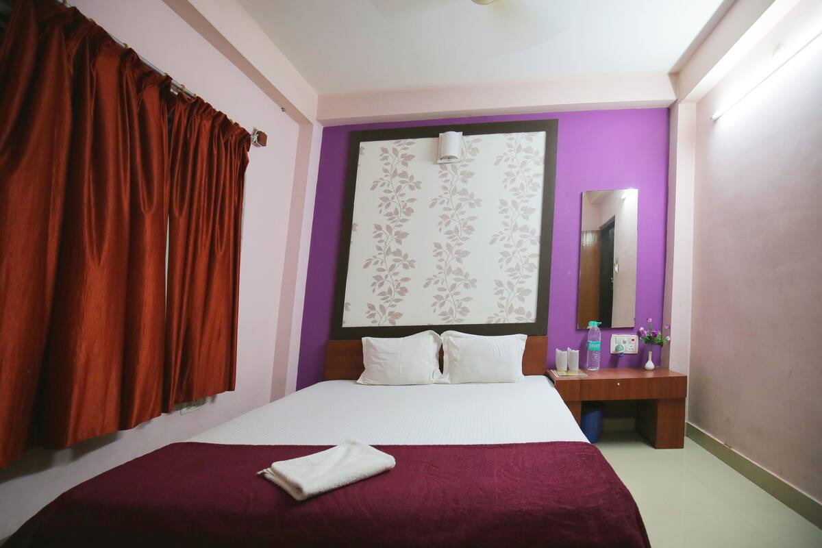 A/C Standard | Desk, soundproofing, rollaway beds, free WiFi