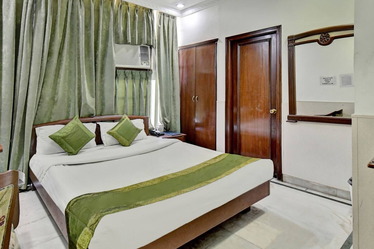 Rollaway beds, free WiFi, bed sheets