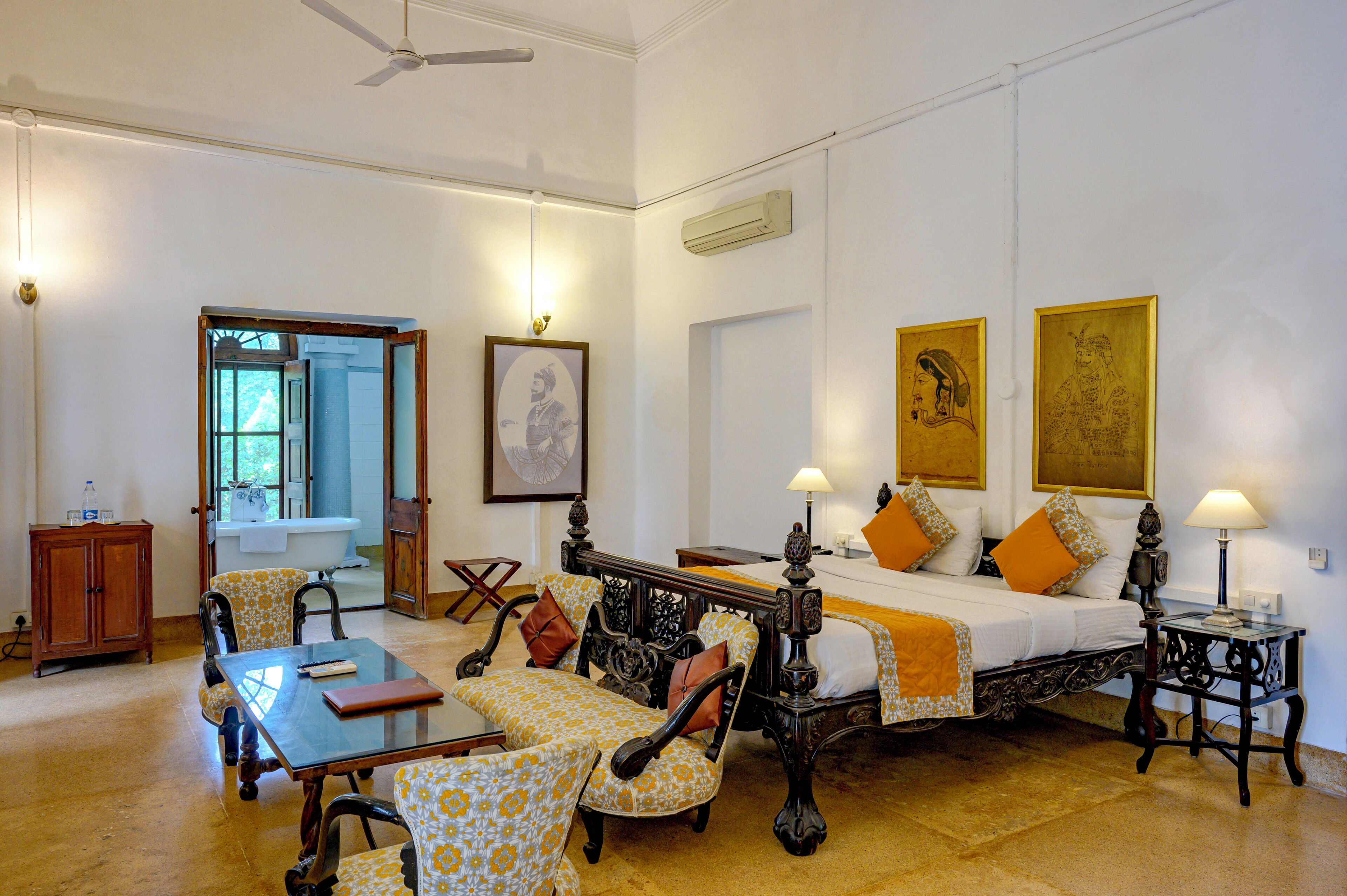 heritage romance | minibar, desk, free wifi, bed sheets