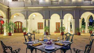 Petit déjeuner buffet compris tous les jours