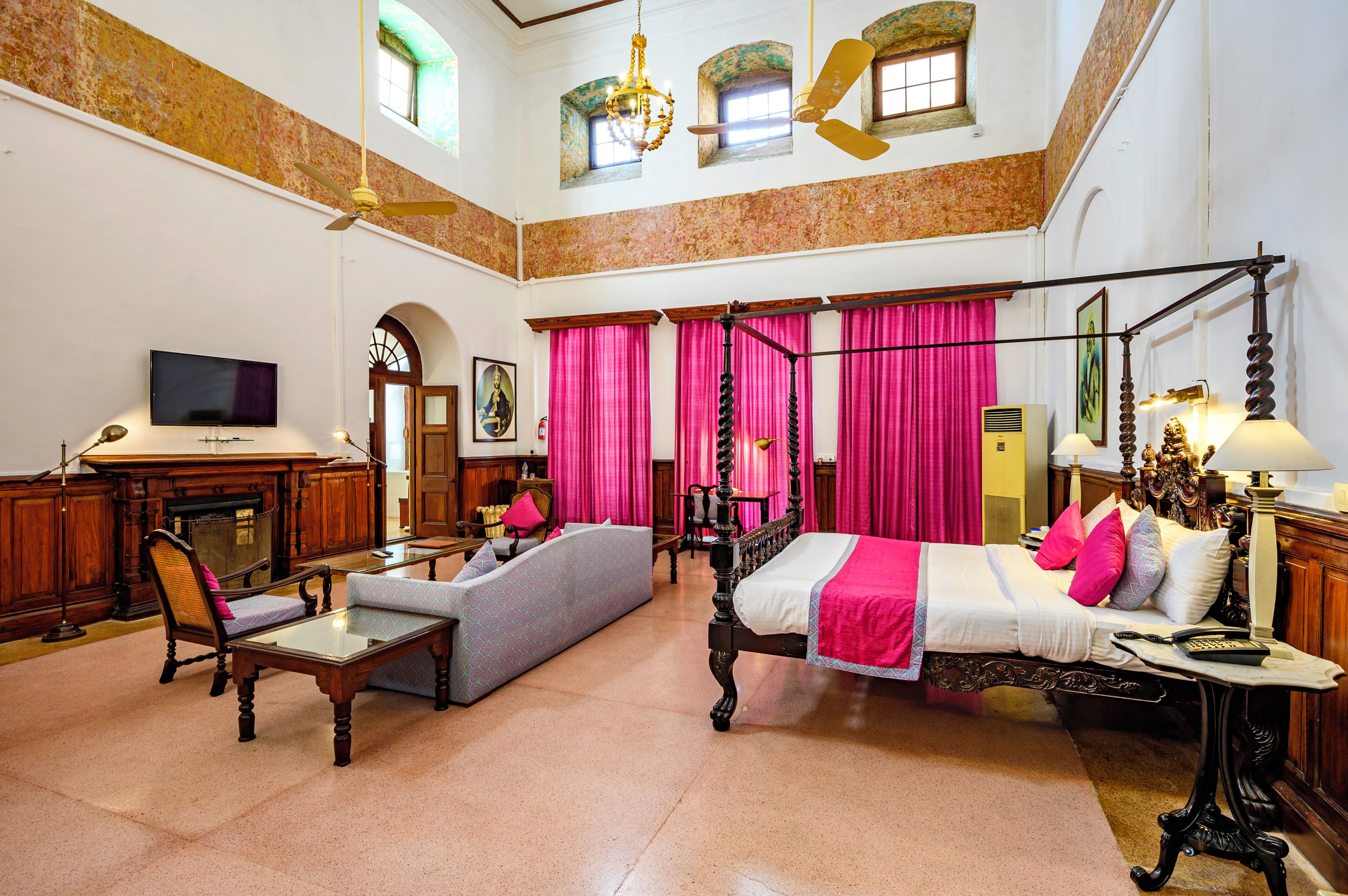 Heritage Old World | Living area