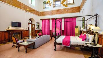 Heritage Old World | Living area