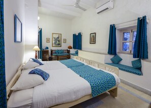 Heritage Romance | Minibar, desk, free WiFi, bed sheets - Neemrana's - Hill Fort - Kesroli (Ramgarh)
