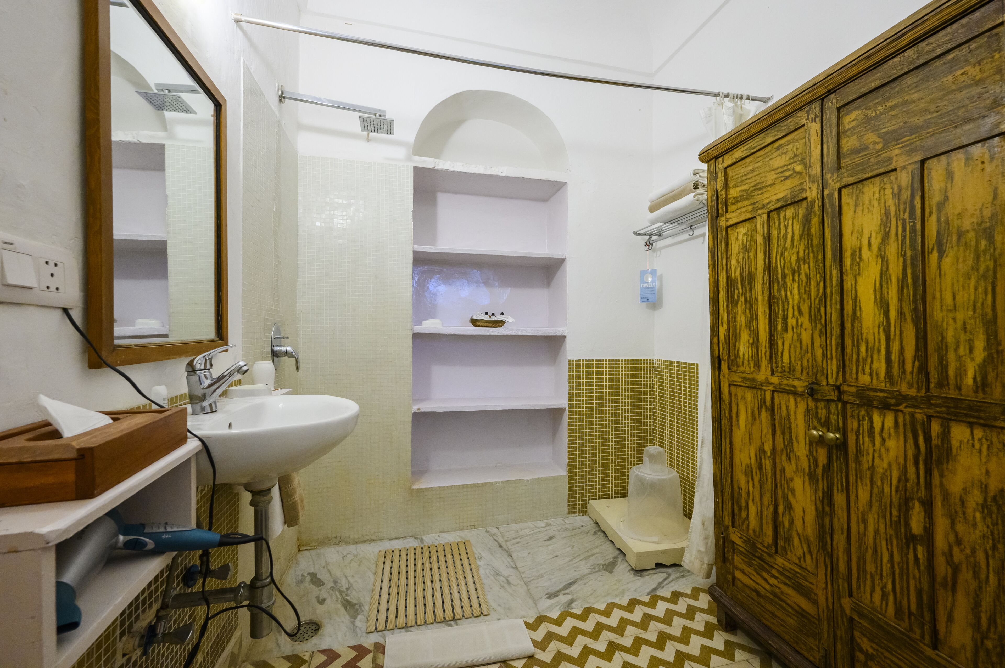 heritage romance | bathroom | shower, rainfall showerhead, free toiletries, bidet