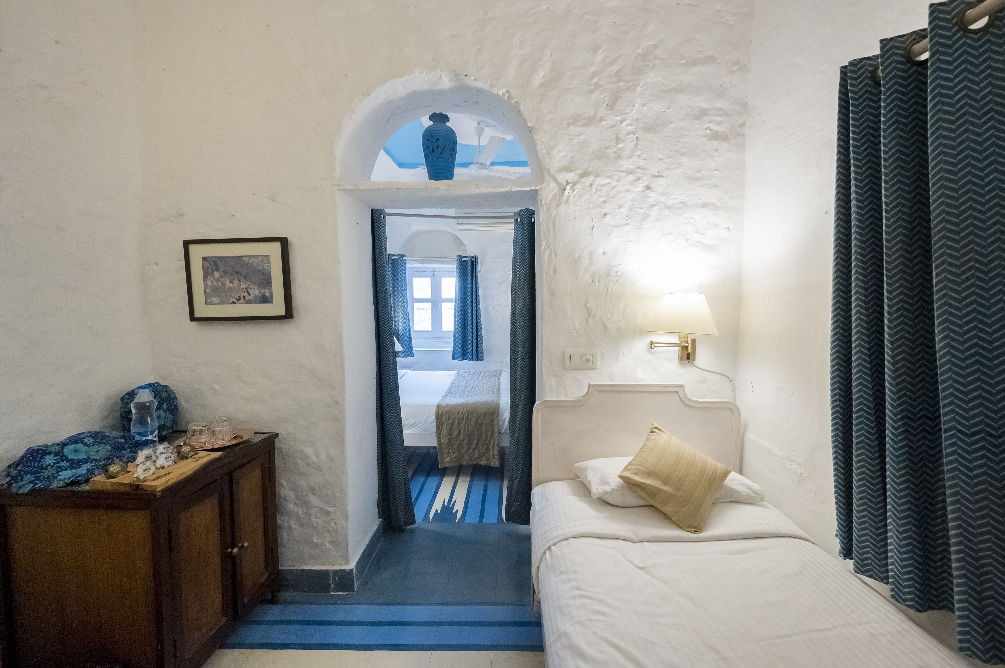 heritage romance | minibar, desk, free wifi, bed sheets
