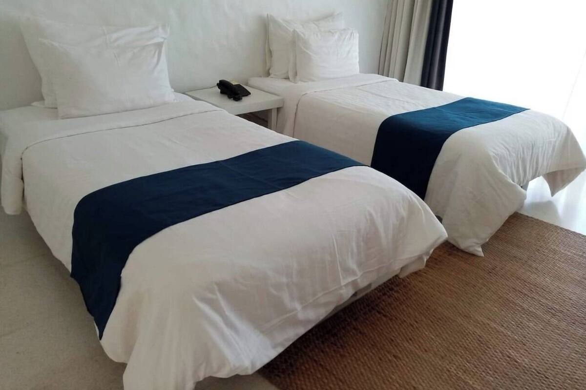 Studio Deluks, 2 Tempat Tidur Twin, pemandangan laut | Brankas dan Wi-Fi gratis
