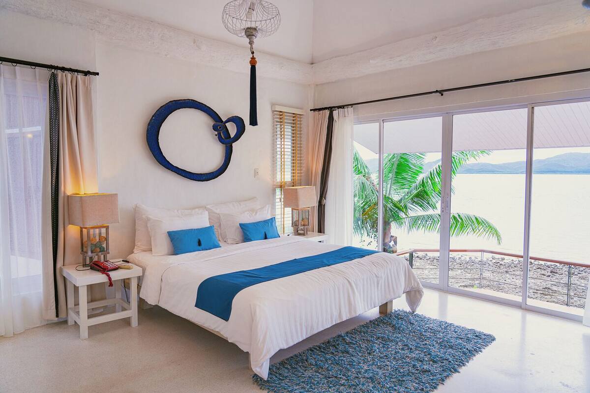 Studio Deluks, 1 Tempat Tidur King, pemandangan laut | Brankas dan Wi-Fi gratis