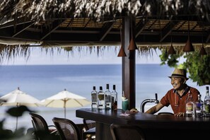 Bar (on property) - Anavana Beach Resort (Koh Samui)