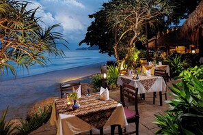 Outdoor dining - Anavana Beach Resort (Koh Samui)