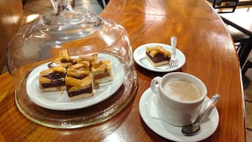 Alimentos y bebidas