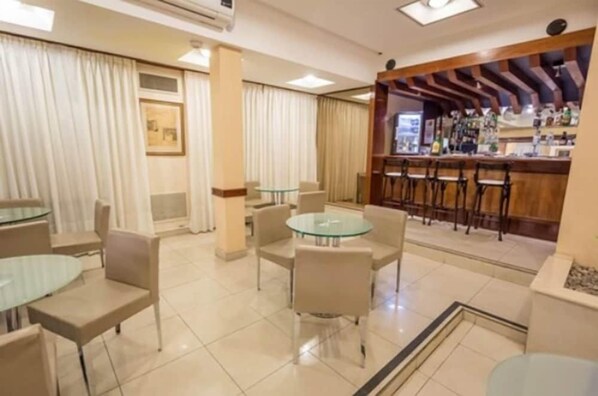 Bar (en el alojamiento)