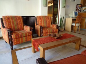 21-inch TV with cable channels - Hotel Compostela (Mar del Plata)