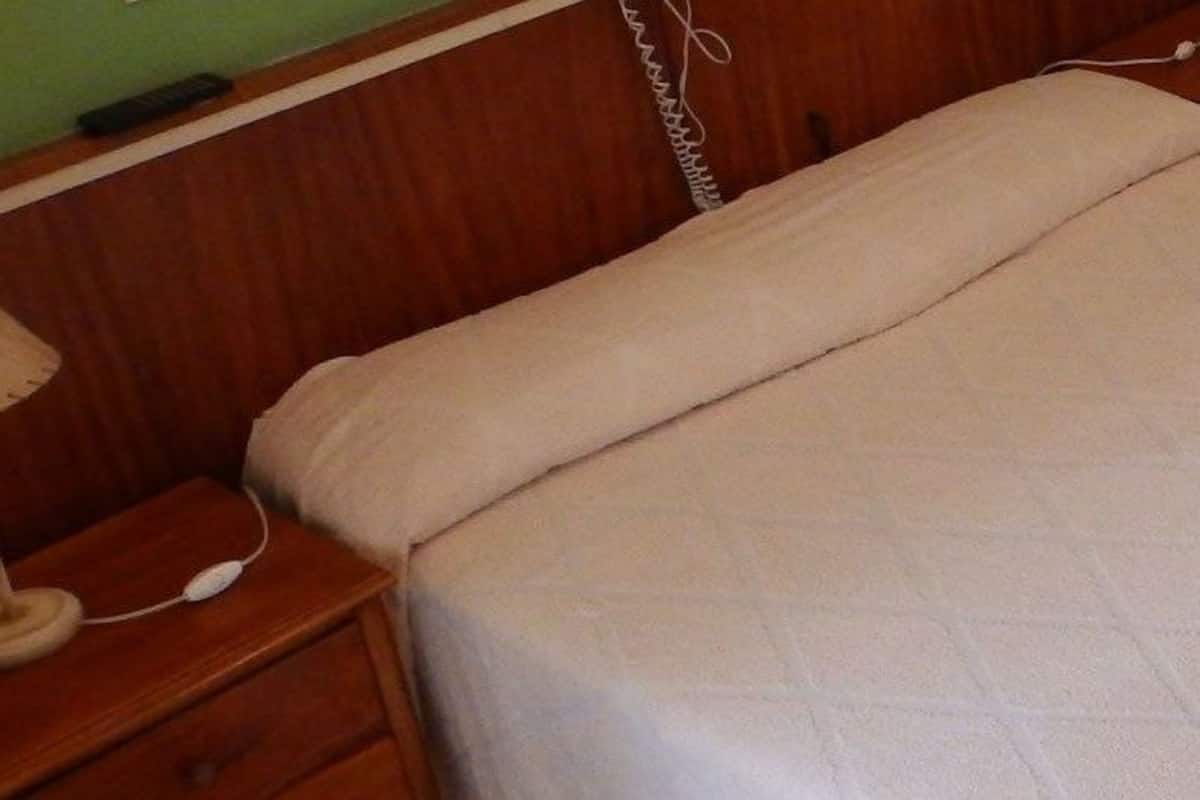 Coffres-forts dans les chambres, bureau, fer et planche à repasser