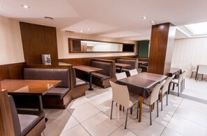 Free daily buffet breakfast  - Estocolmo Hotel (Mar del Plata)