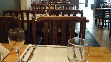 Breakfast, lunch, dinner served; international cuisine