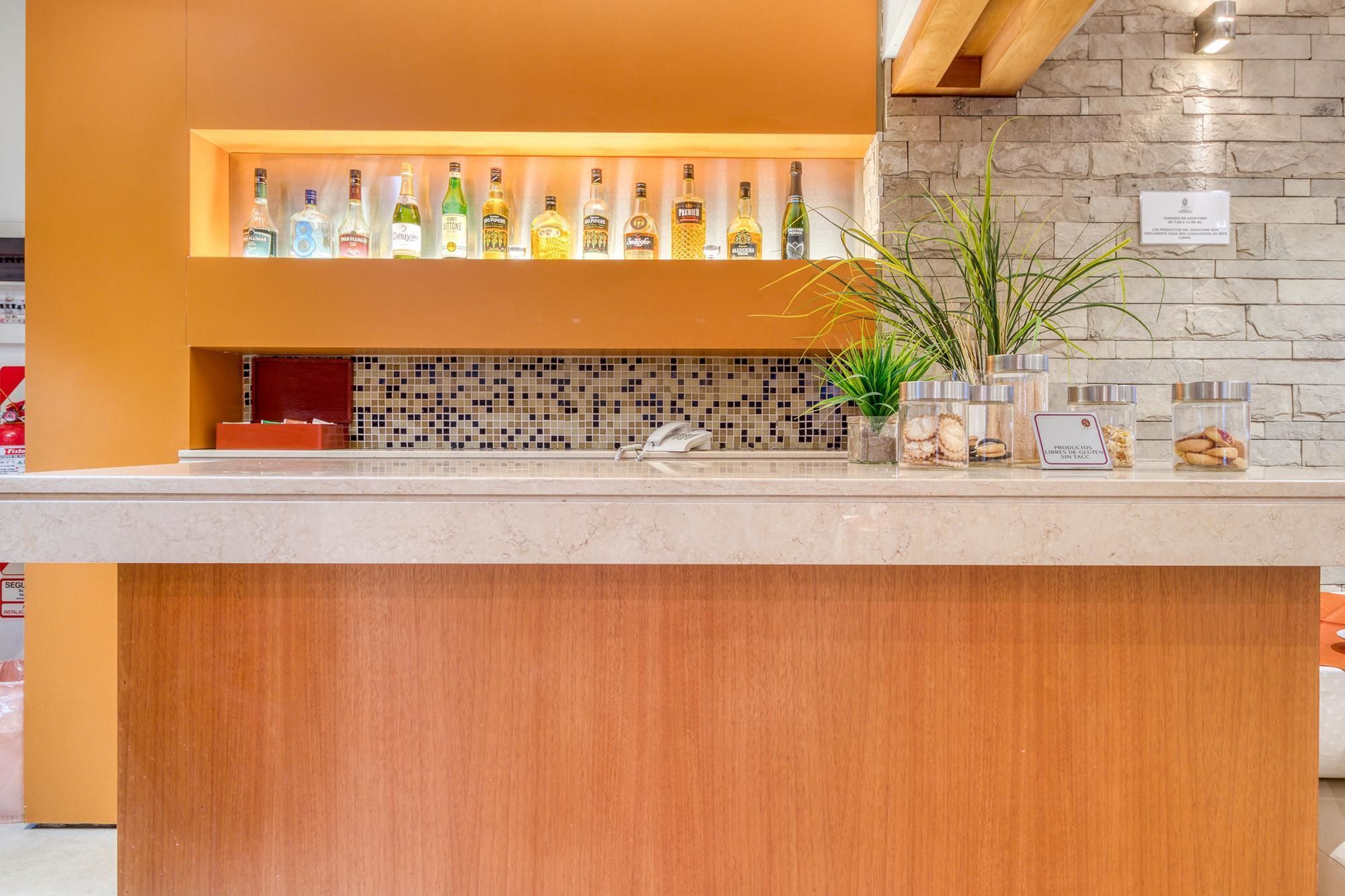 Bar (trong khuôn viên)