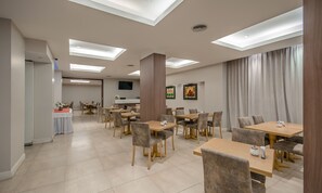 Desayuno para llevar incluido todos los días