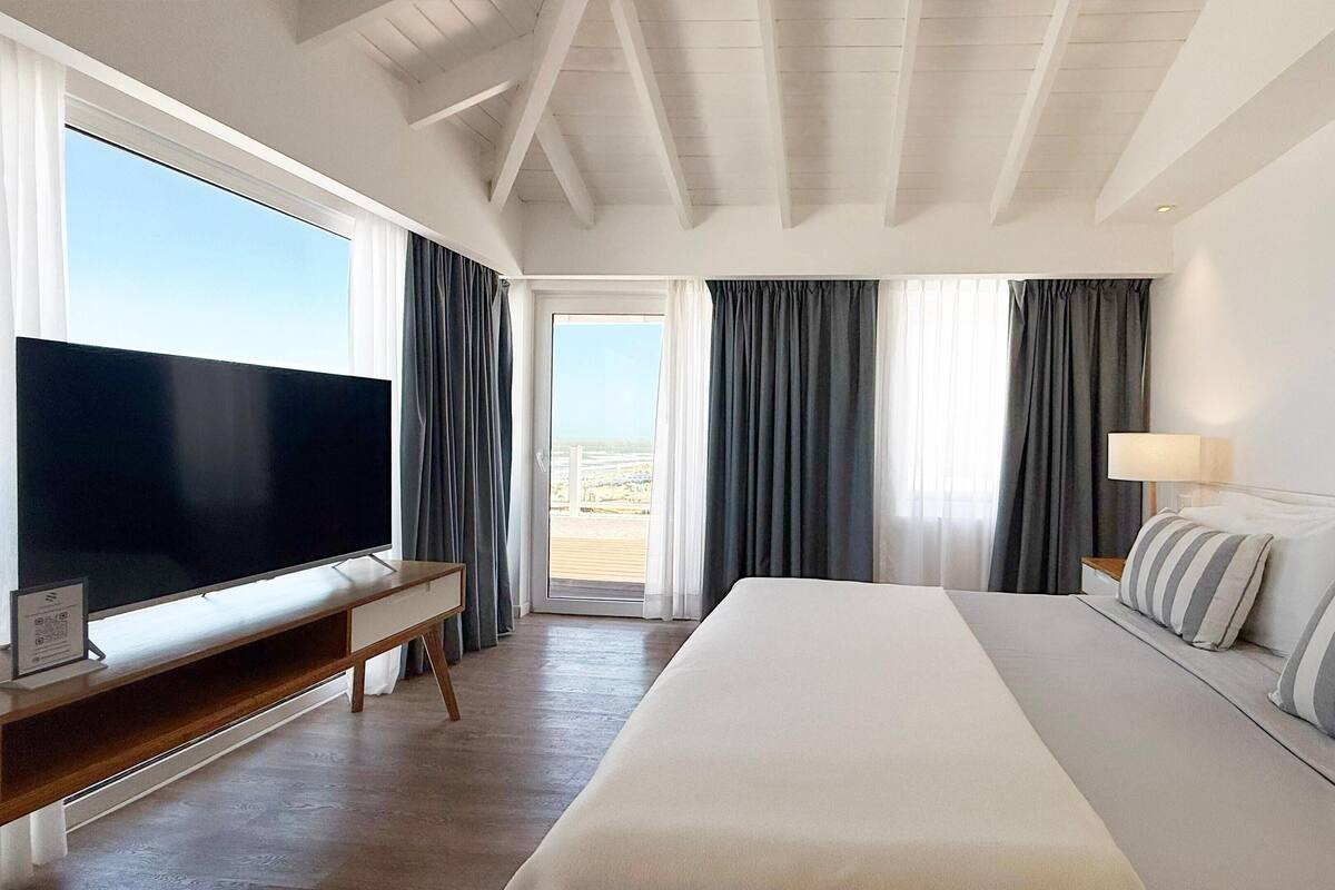 Hochwertige Bettwaren, Minibar, Zimmersafe, Verdunkelungsvorhänge