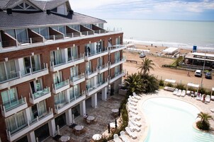 Piscina interna, piscina externa sazonal, espreguiçadeiras