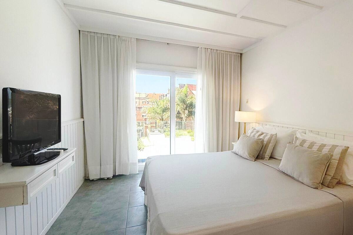 Premium bedding, minibar, in-room safe, blackout drapes