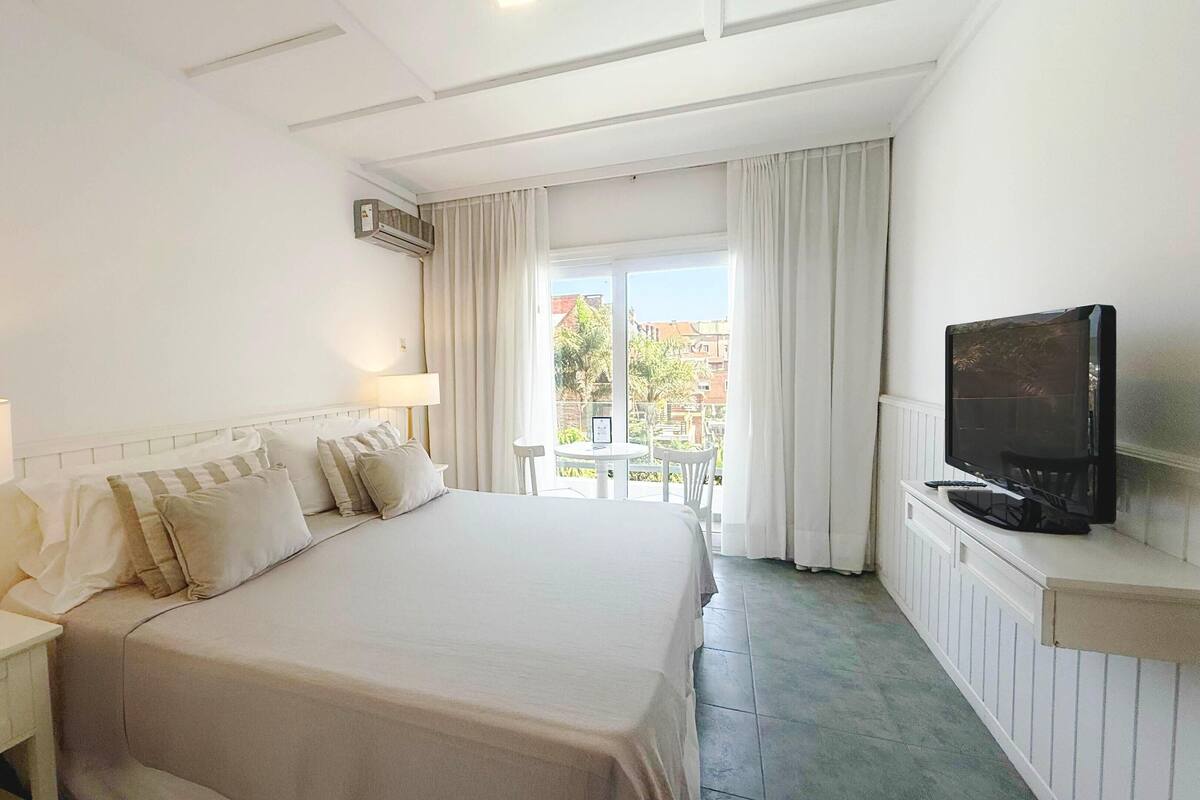 Hochwertige Bettwaren, Minibar, Zimmersafe, Verdunkelungsvorhänge