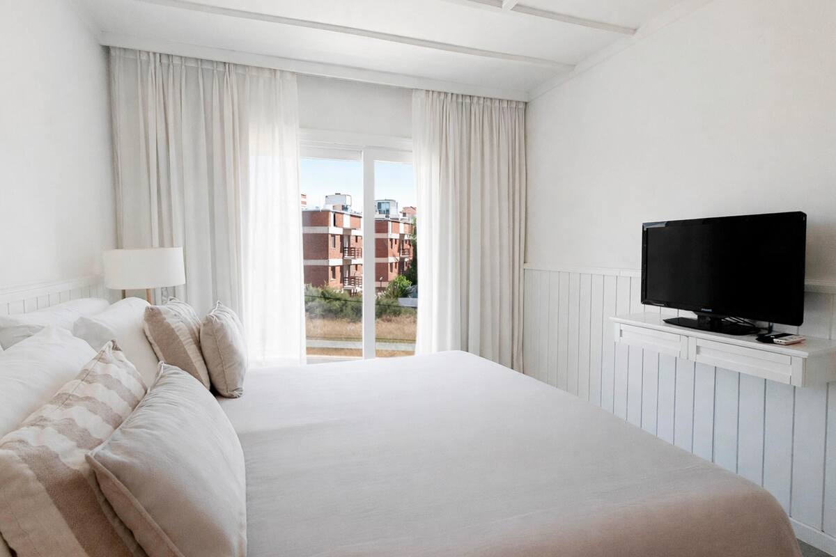 Premium bedding, minibar, in-room safe, blackout drapes