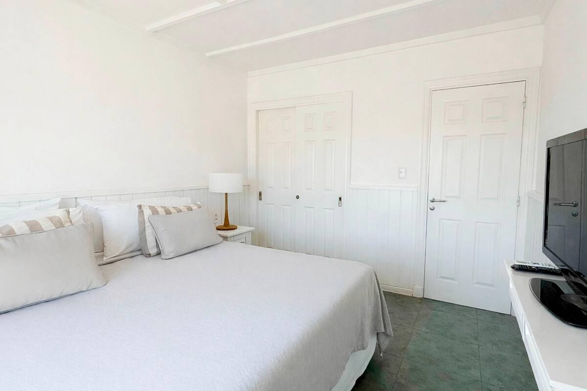 Premium bedding, minibar, in-room safe, blackout drapes