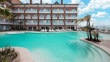 Indoor pool, seasonal outdoor pool, sun loungers