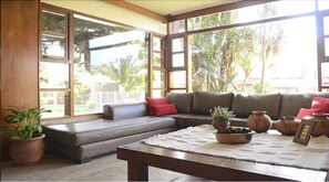 Deluxe Room | Living area | LCD TV - Tequendama Spa & Resort (Villa Gesell)