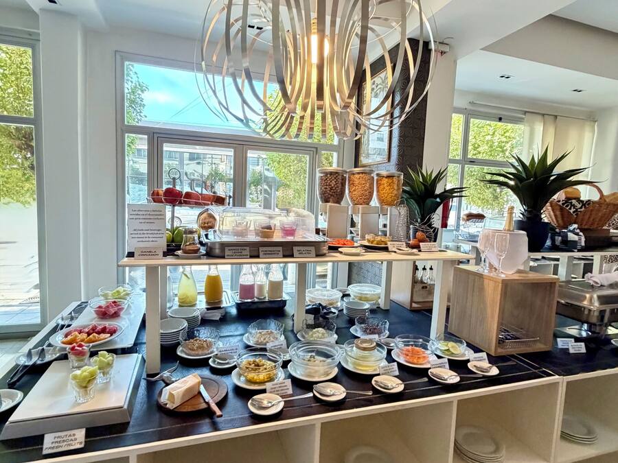 Breakfast, lunch, dinner served; international cuisine