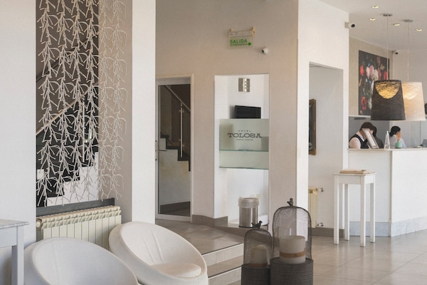 50-inch LED TV with cable channels, TV, heated floors