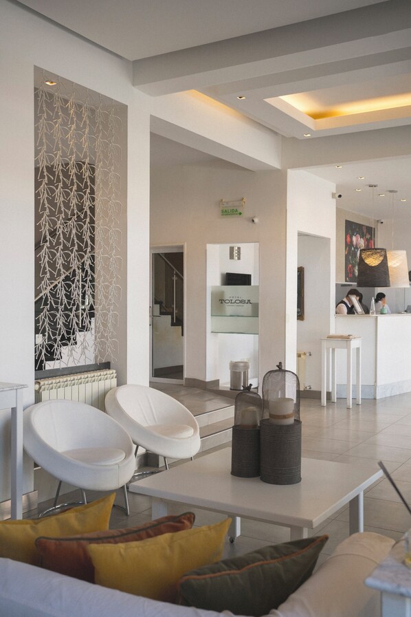 50-inch LED TV with cable channels, TV, heated floors