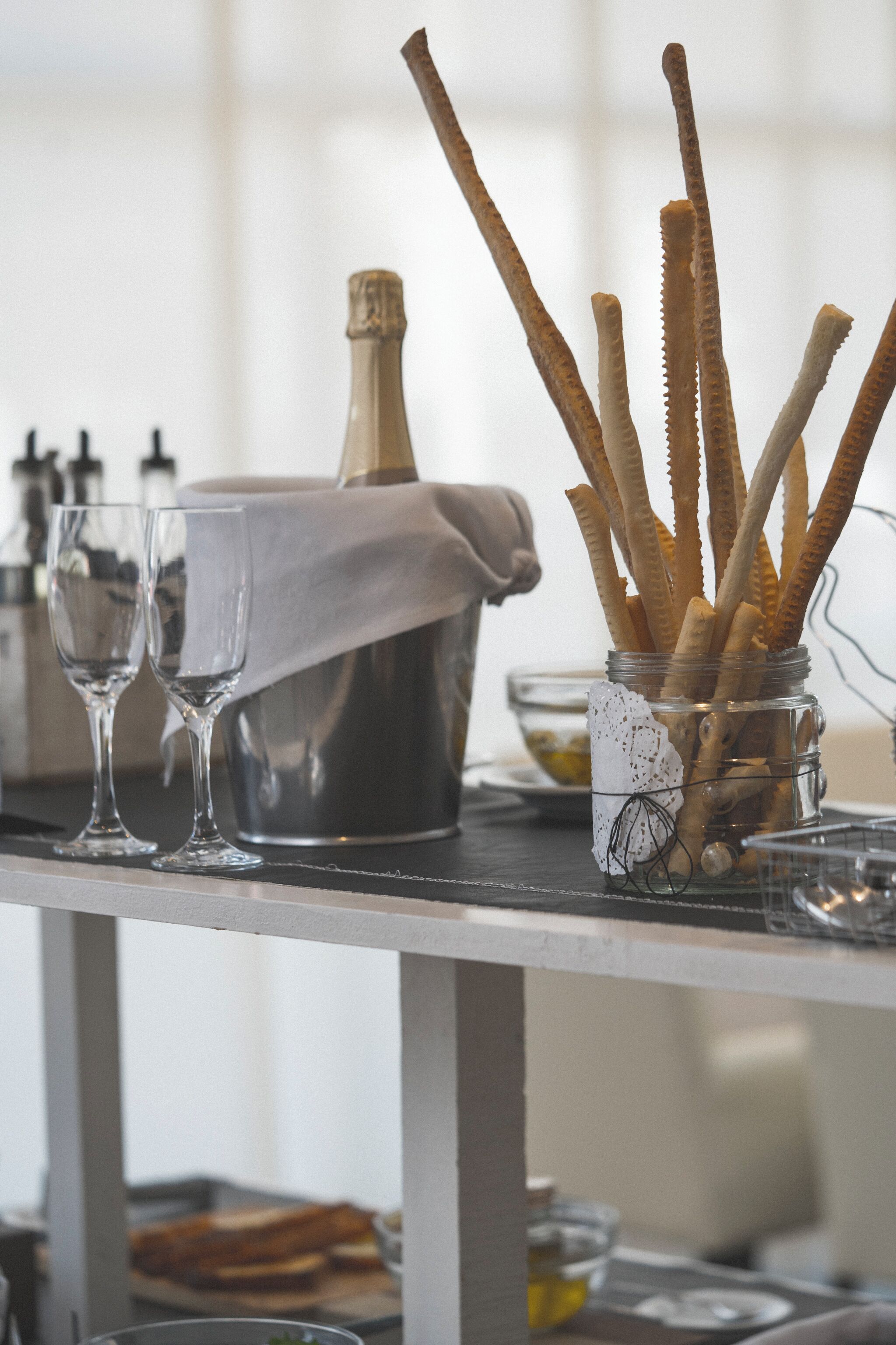 breakfast, lunch, dinner served; international cuisine