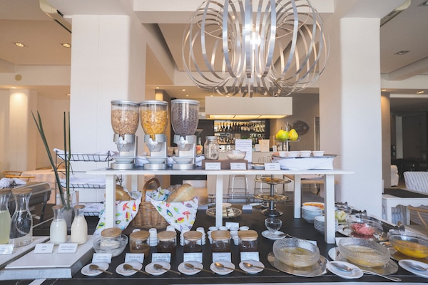 Bao gồm bữa sáng buffet hàng ngày