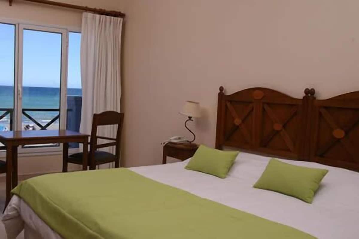 minibar, in-room safe, bed sheets