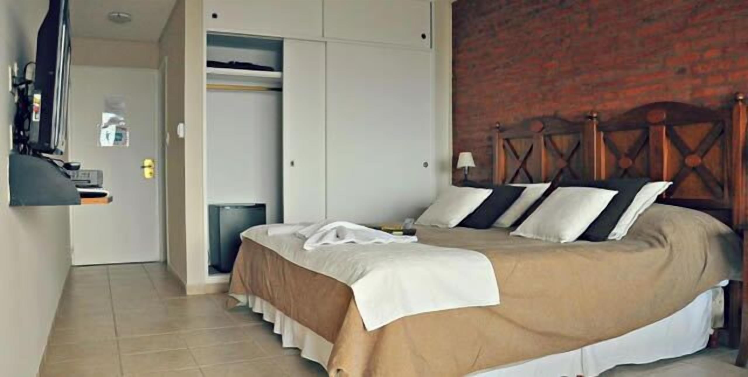 minibar, in-room safe, bed sheets