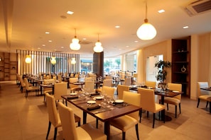 Frokost, lunsj og middag serveres