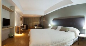 Minibar, in-room safe, desk, blackout curtains - Vista Suites and Spa Hotel (San Luis)