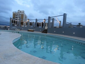 Outdoor pool, pool loungers -  Edificio Vilaut by Inmove Temporarios (Córdoba)
