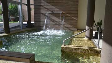 Piscine couverte, piscine extérieure