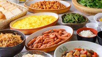 Café da manhã com buffet grátis todos os dias