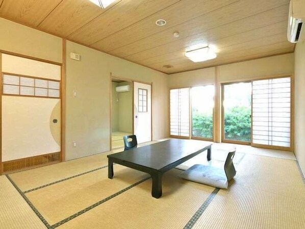 صورة غير مصنفة، 1 من 23، زرّ