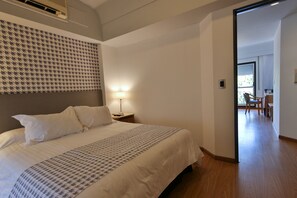 Superior-Suite, 1 Doppelbett, eigenes Bad | Minibar, Zimmersafe, Schreibtisch, Verdunkelungsvorhänge